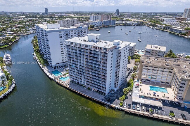 Building Photo - 121 Golden Isles Dr