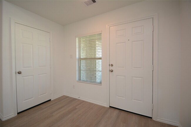 Building Photo - 1319 Winding Willow Dr