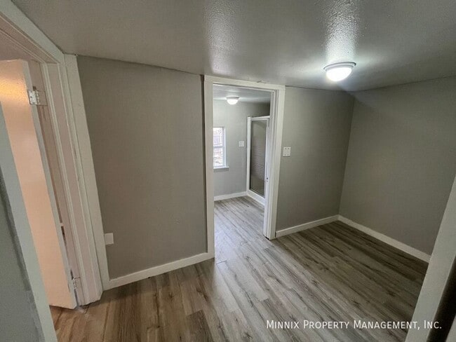 Building Photo - 950 S 10th St