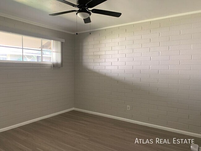 Building Photo - 1013 E Palm Ln