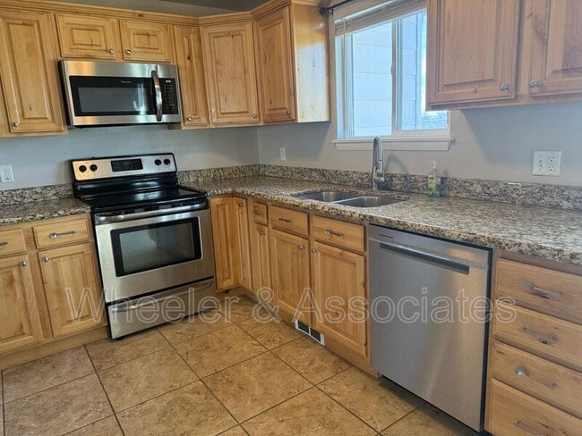 Building Photo - 2587 N 1450 E