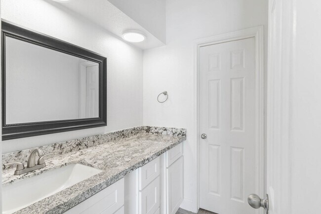 Building Photo - 14814 Perthshire Rd