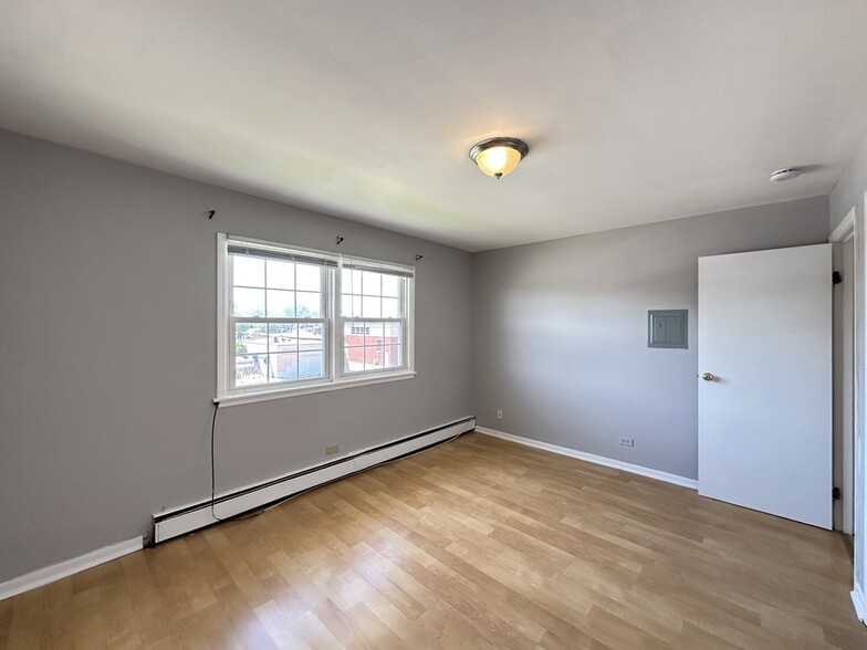 Building Photo - 4337 Prescott Ave