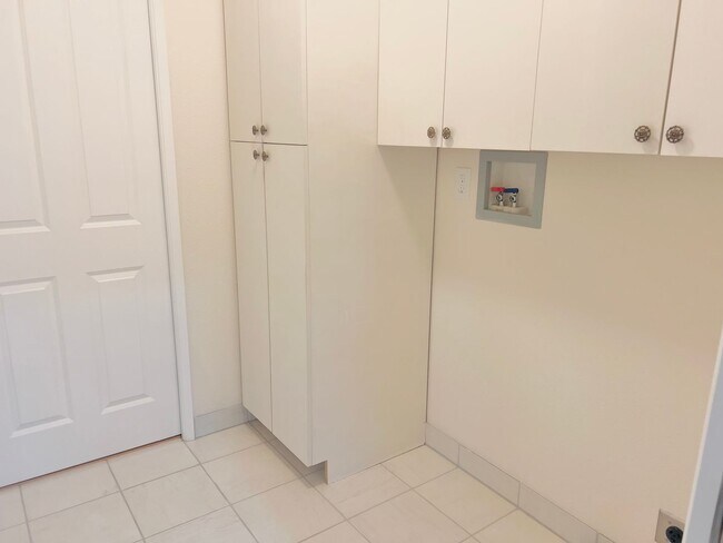 Building Photo - Must See Stunning Updated 3BR/2BA Home Available Now!