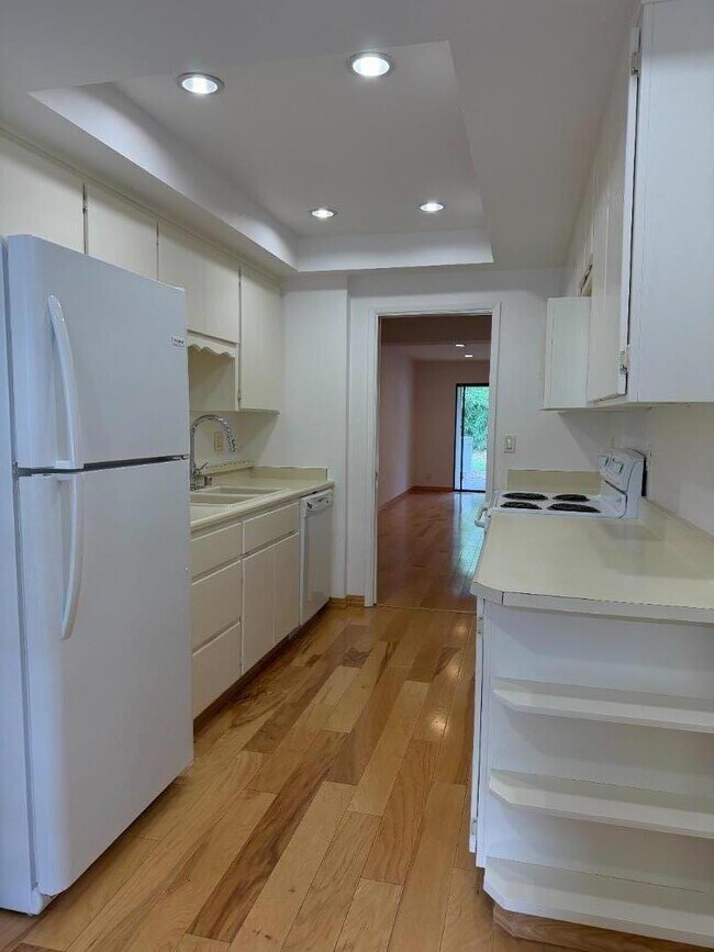 Building Photo - 5302 Cribari Heights