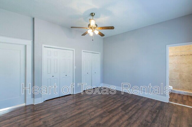 Building Photo - 609 Herring Ave