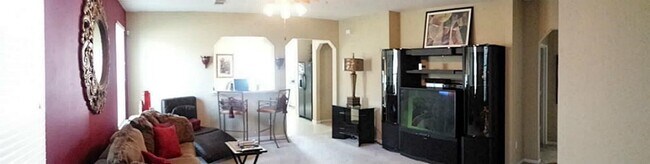 Building Photo - 2015 Foxhill Dr