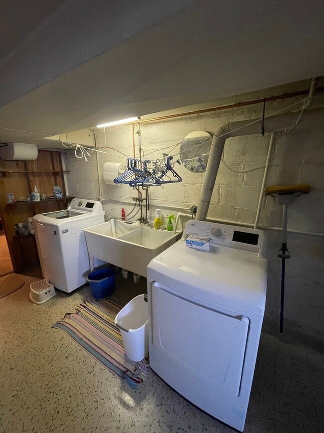 Building Photo - 8326 Christiana Ave