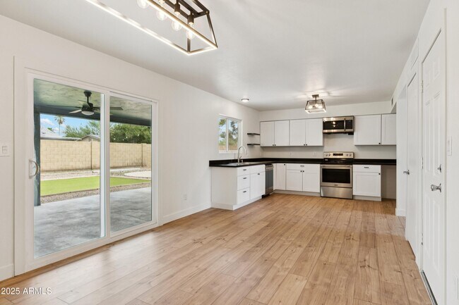 Building Photo - 4740 W Columbine Dr