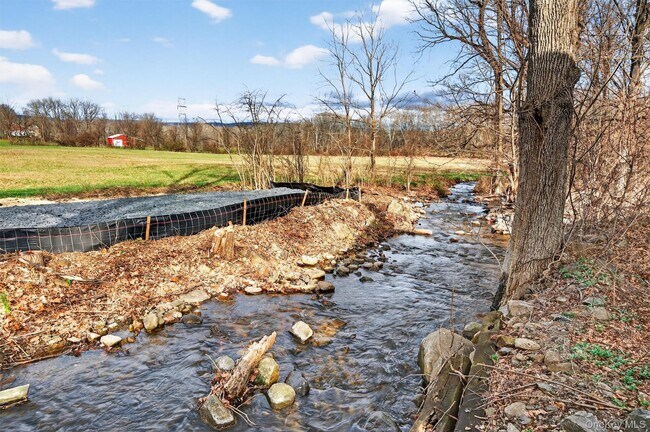 Building Photo - 322 NY-94