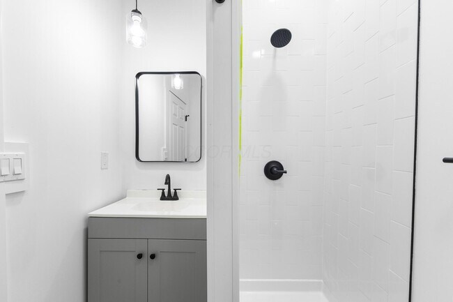 Building Photo - 1399 E Long St