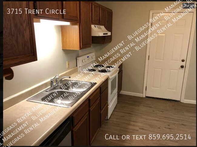 Building Photo - 2 bed 1.5 bath townhome LEX KY