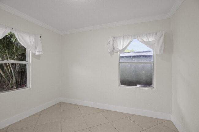 Building Photo - 1140 NW 3rd Ave
