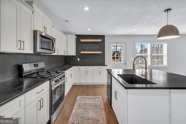 Building Photo - 713 N Lakeshore Dr