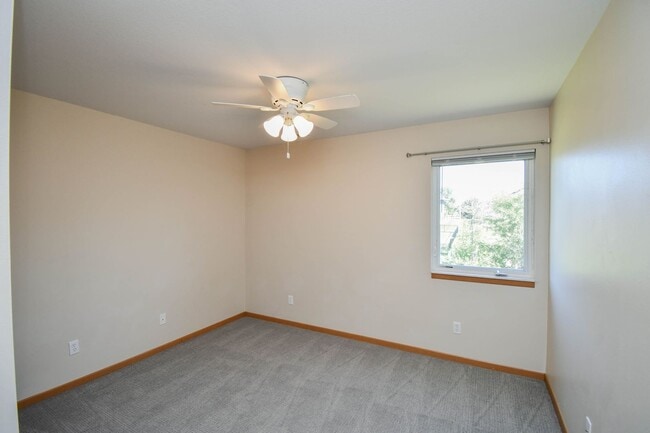 Building Photo - 1422 E Redwood Blvd