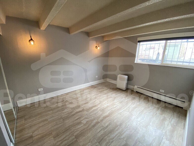 Building Photo - 200 N Pearl St