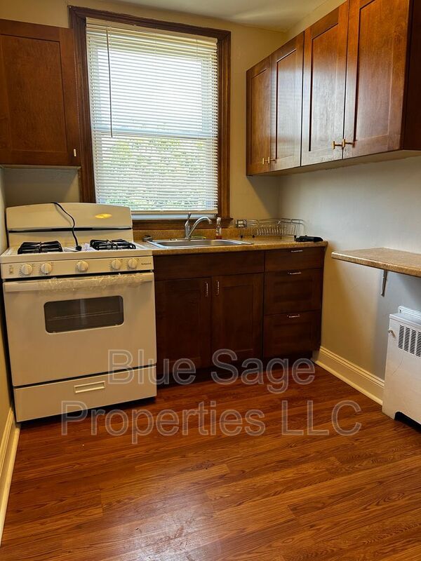 Building Photo - 813 Windermere Ave