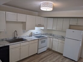 Building Photo - 306 E Northview Ave