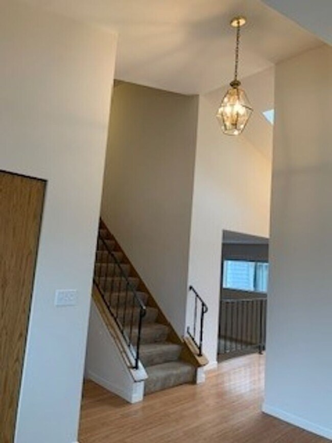 Building Photo - 4 Bedroom 2.5 Baths+ Bonus Home Office/ Woodinville $3850 per Month