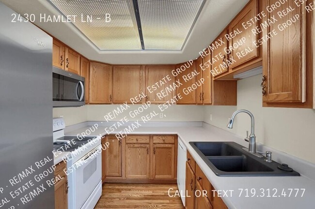 Building Photo - 2430 Hamlet Ln