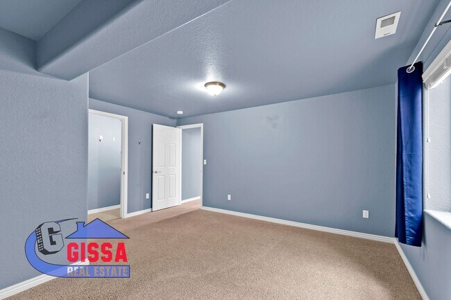 Building Photo - Beautiful ranch style home available to mo...