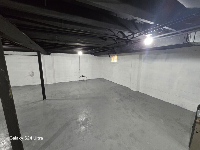 Building Photo - This beautifully updated 3-bedroom, 1-bath single-family home is ready for move-in!