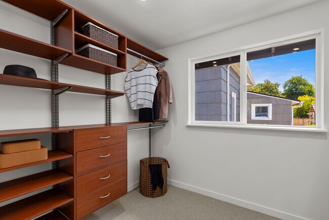 Building Photo - Modern Retreat in the Heart of Capitol Hil...