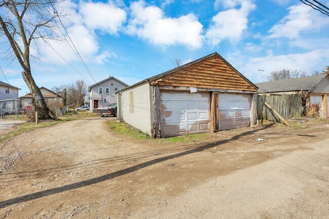 Building Photo - 252-254 S Wayne Ave
