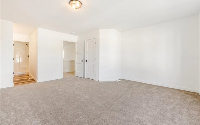 Building Photo - 5856 SE 18th St