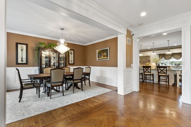 Building Photo - 354 Oaklawn Ave