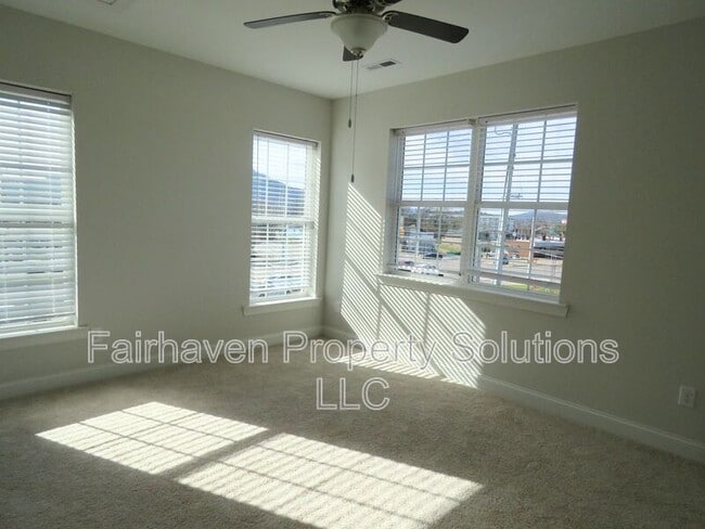 Building Photo - 1978 Mitchell Ave