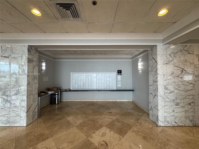 Building Photo - 5440 N Ocean Dr