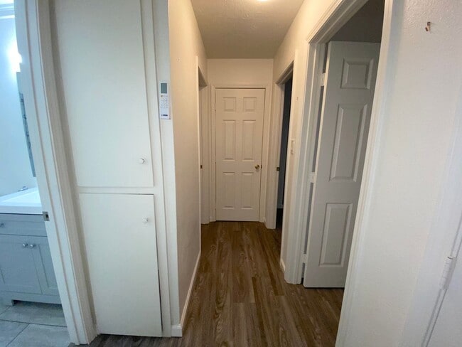 Building Photo - Lovely 3 Bedroom, 2 Bath House - Washer/Dryer, Dishwasher, Long Driveway, Fenced Backyard