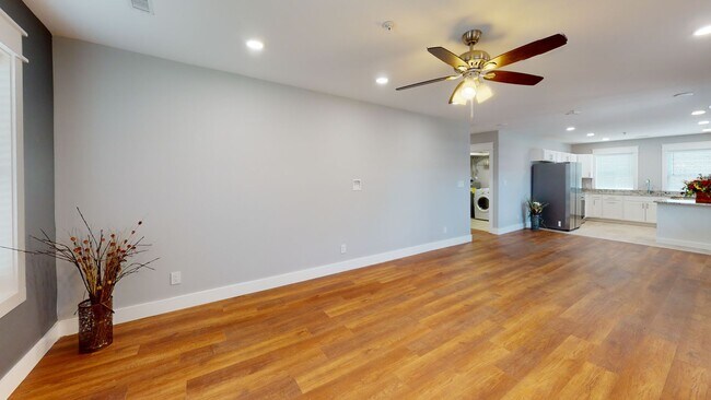 Building Photo - 1533 Forest Ave
