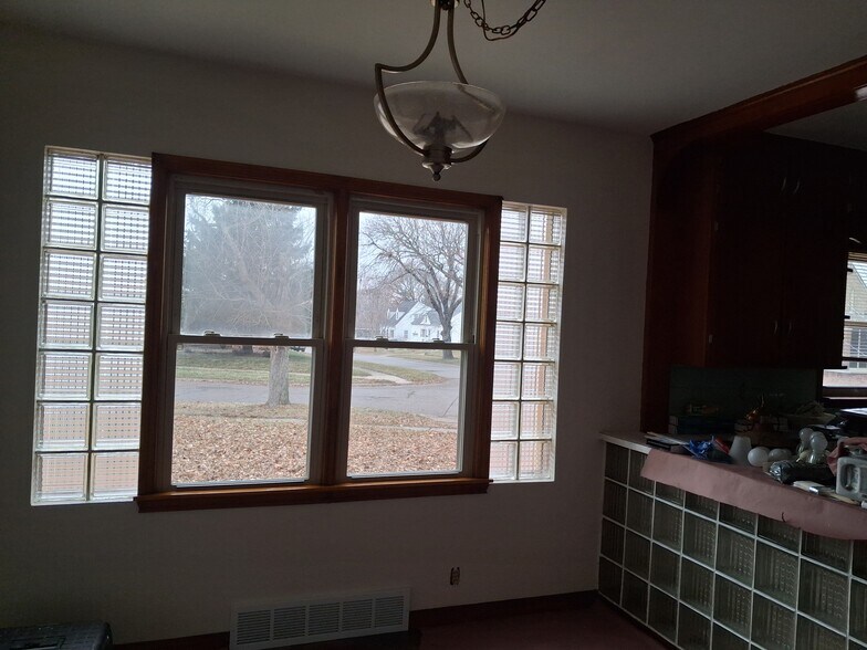 Kitchen - 611 Fairview Ave