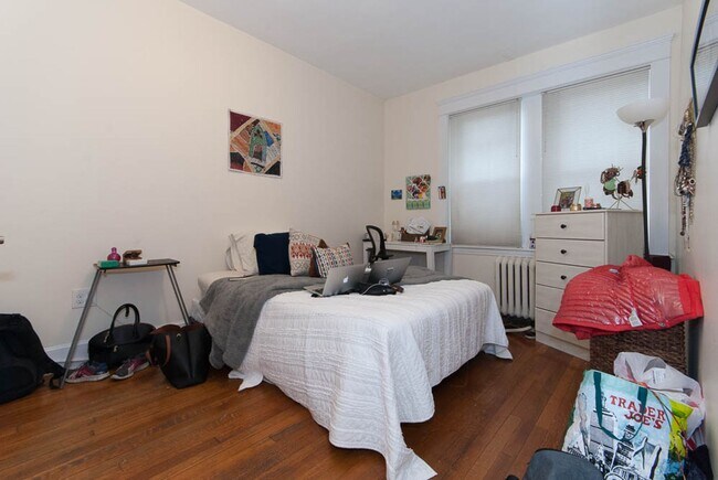 Building Photo - Modern Brookline 3bed / 1bath apartment on Saint Paul St near Boston University