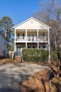 Building Photo - 102 Wellington Ave