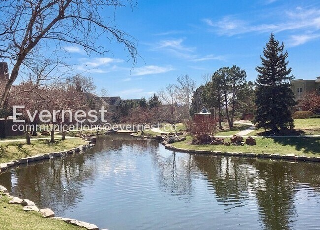 Building Photo - 2 Bed/2.5 Bath Town Home with Garage / Available Soon!