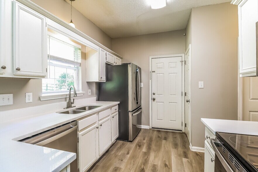 Building Photo - 1712 Silverberry Ct