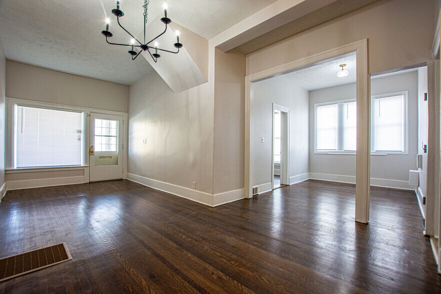 Building Photo - 117 S 39th St