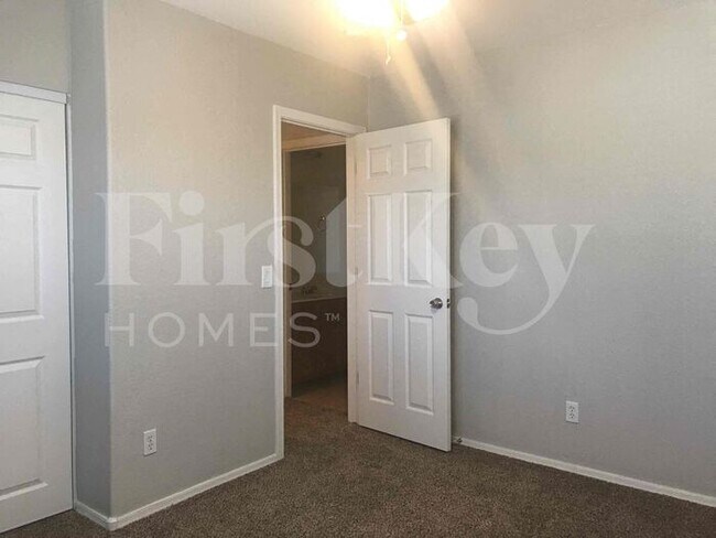 Building Photo - 8334 W Hughes Dr
