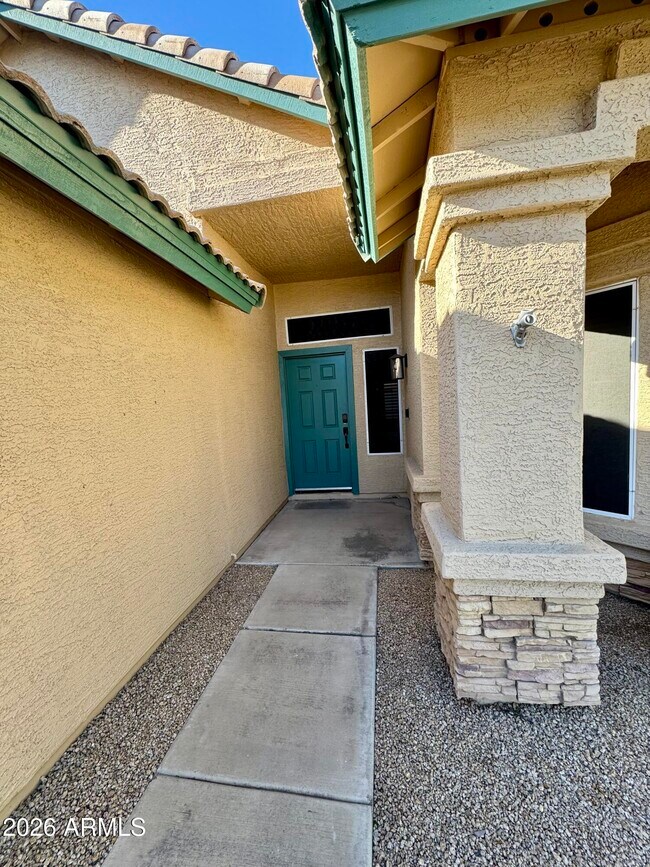 Building Photo - 830 N Granada Dr