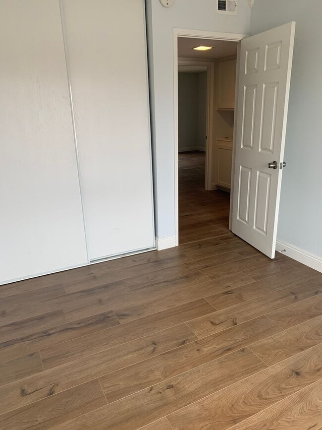 Building Photo - NEW! 3BD/2.5BA Townhome Available in Carls...