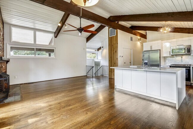 Building Photo - 3/3 Beautiful Contemporary Home in Greenwich Forest