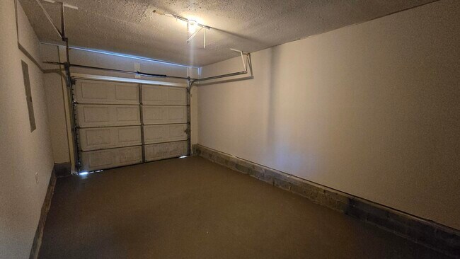 Building Photo - 123 Moss Creek Dr
