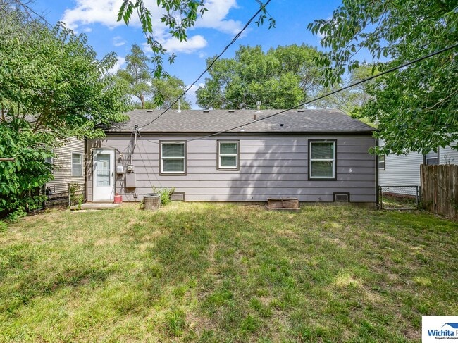 Building Photo - 2 bedroom 1 bath - SE Wichita