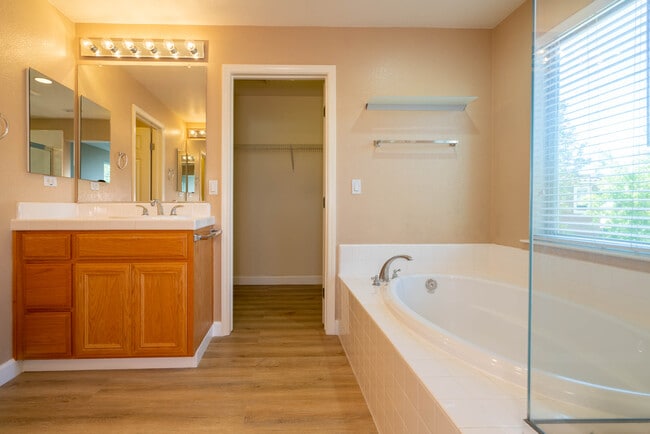 Building Photo - 4390 Rivermark Pky