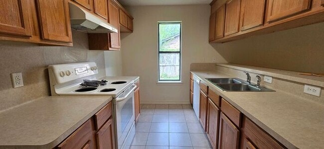 Building Photo - Available Now! Spacious 2 Bedroom 2 Bath Duplex in Longview!