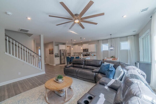 Building Photo - Coming Available!