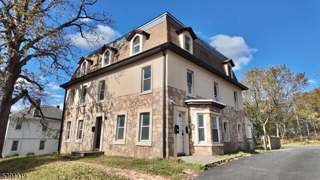 Building Photo - 236 W Mt Pleasant Ave